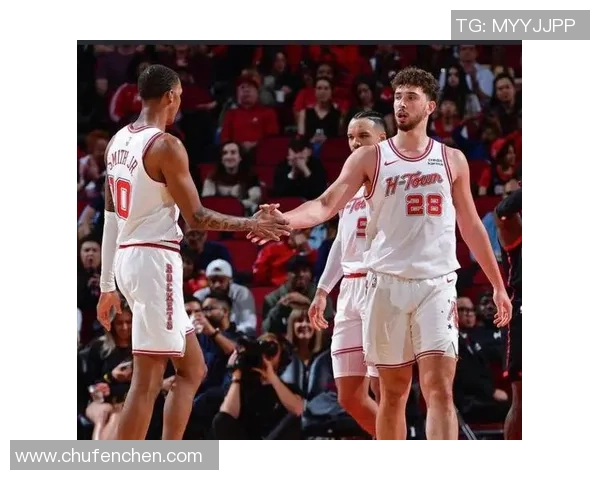 火箭队与纽约尼克斯的激烈对决展现篮球魅力与团队精神